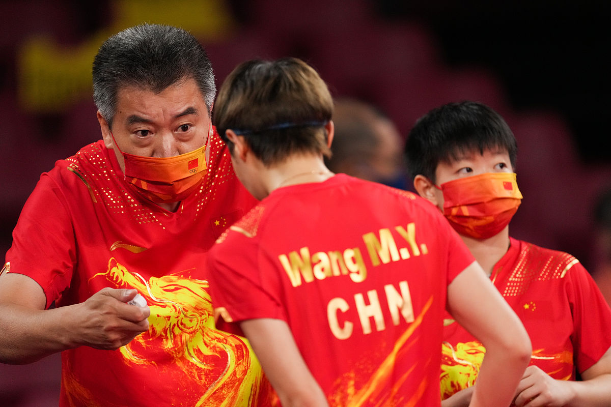 比赛火爆进行中，球员们全力以赴的简单介绍