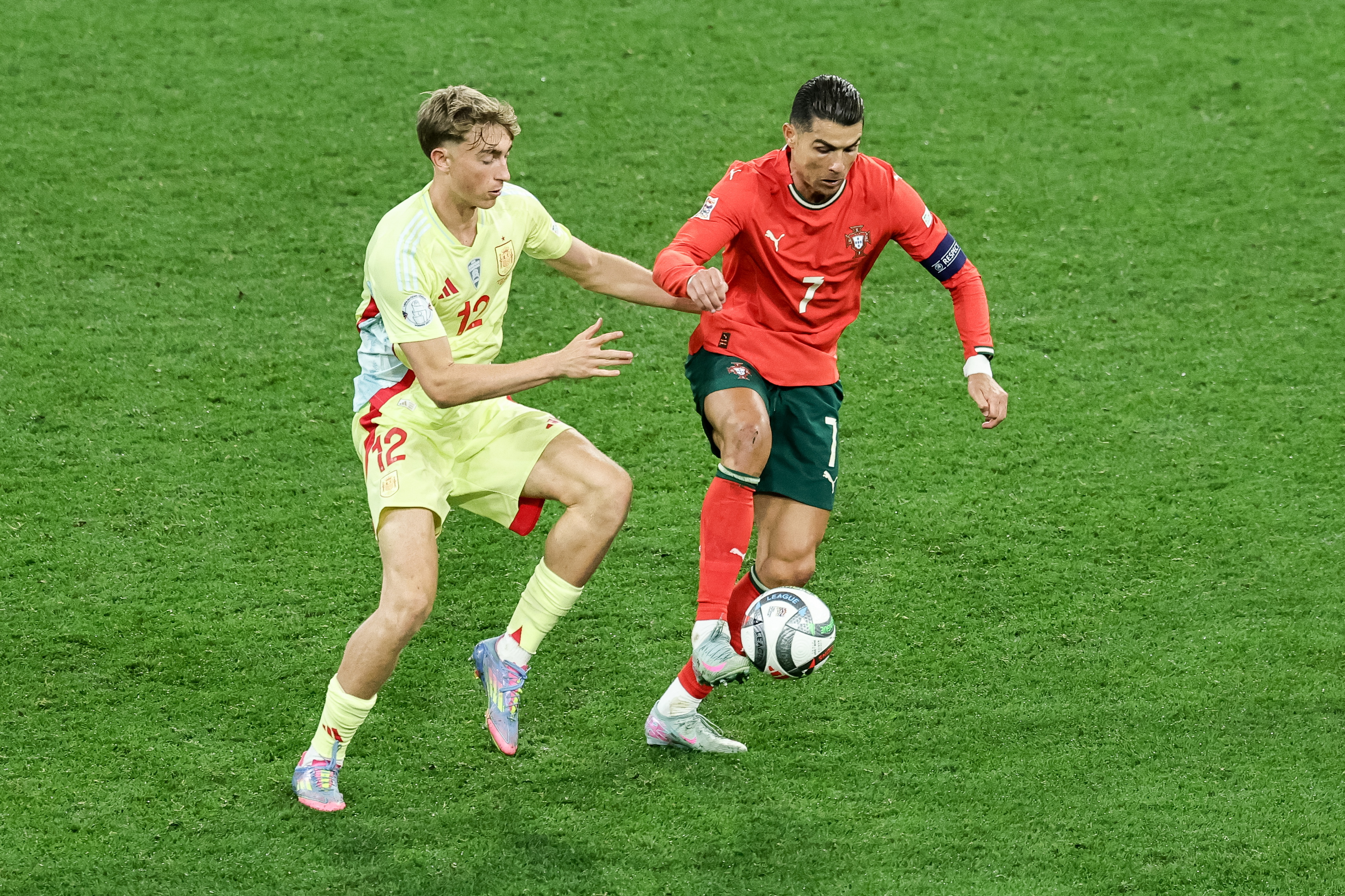 葡萄牙凭一己之力,晋级欧锦赛四强巅峰对决!的简单介绍 葡萄牙凭一己之力,晋级欧锦赛四强巅峰对决!的简单介绍