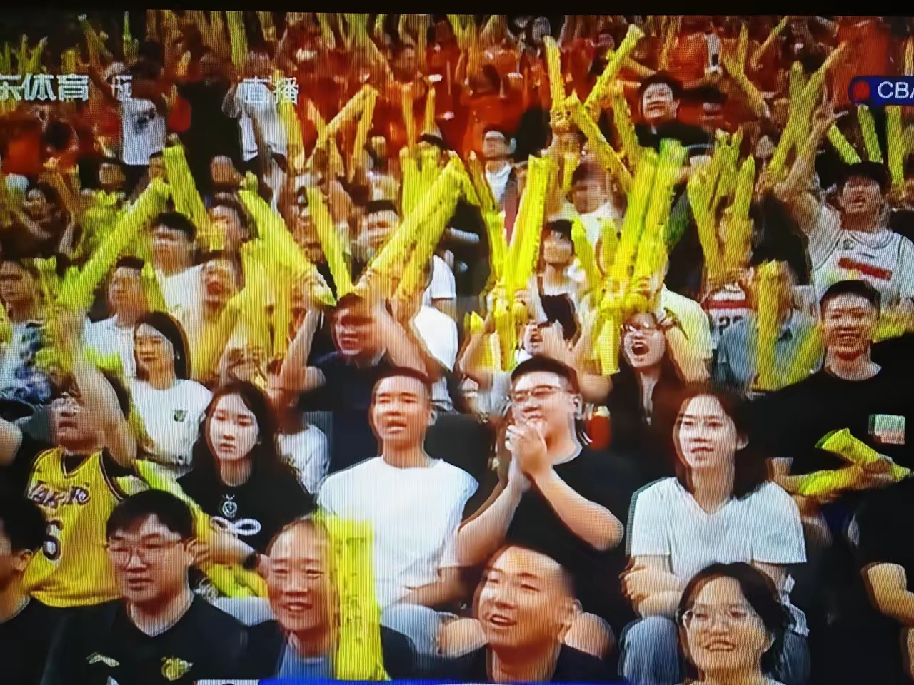 包含深圳VS广州!CBA半决赛激烈对决引无数球迷热议的词条 包含深圳VS广州!CBA半决赛激烈对决引无数球迷热议的词条