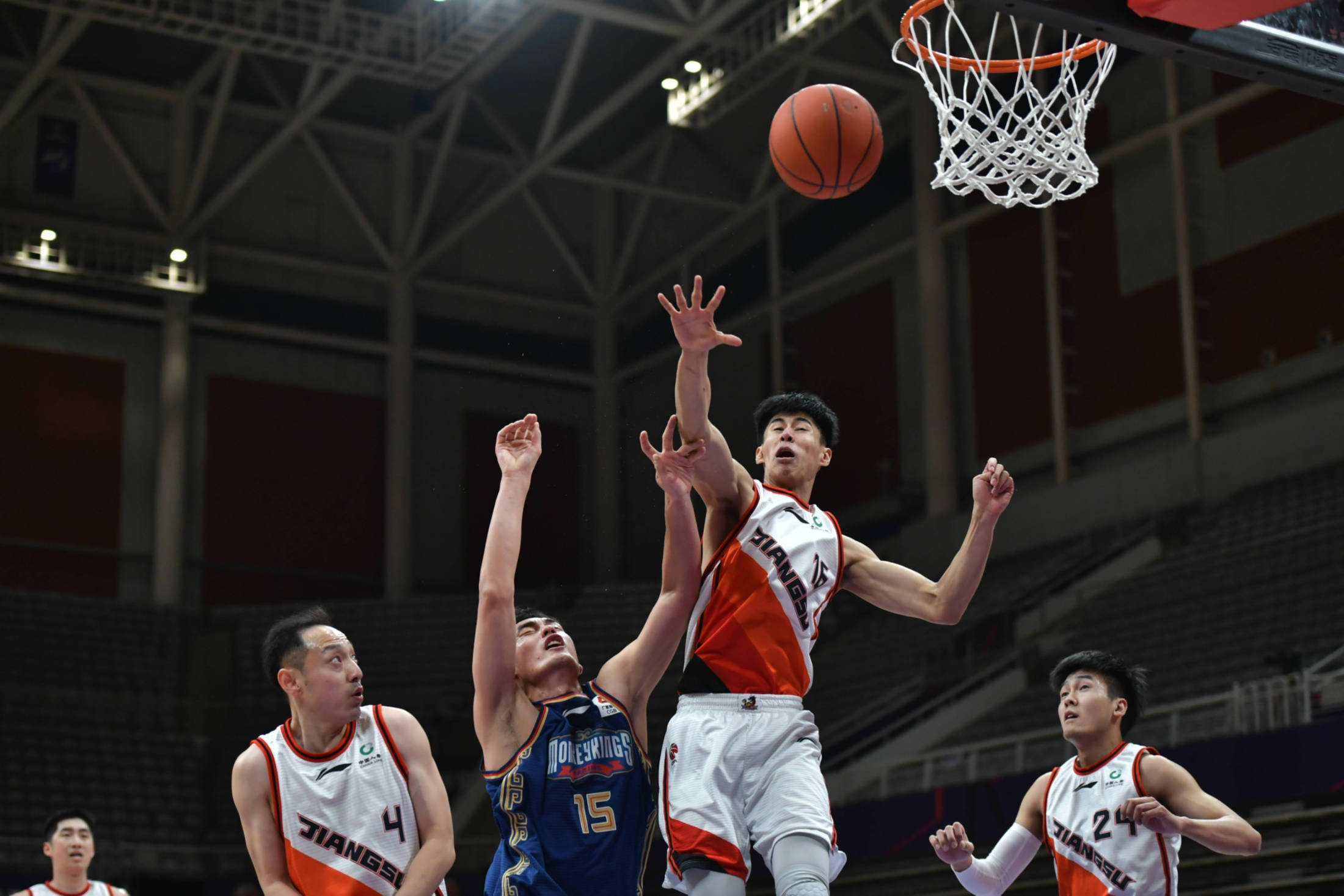 天津男篮全队发挥火热,击败强敌 天津男篮全队发挥火热,击败强敌