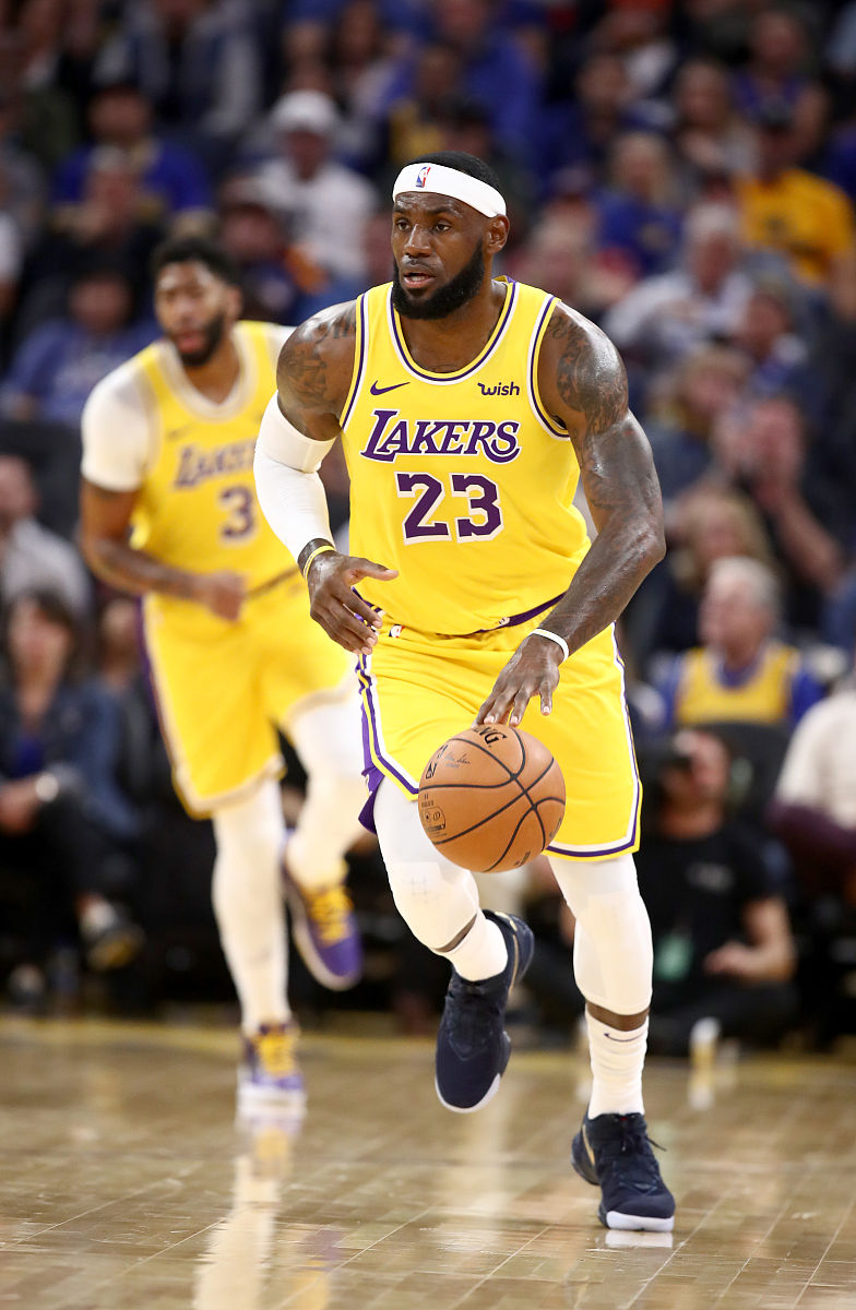 湖人狂胜开拓者!詹姆斯豪取三双战胜对手 湖人狂胜开拓者!詹姆斯豪取三双战胜对手