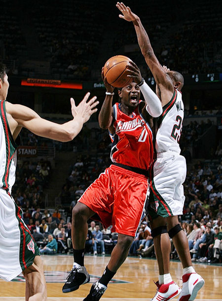 雄鹿力克山猫,保持全胜 雄鹿力克山猫,保持全胜