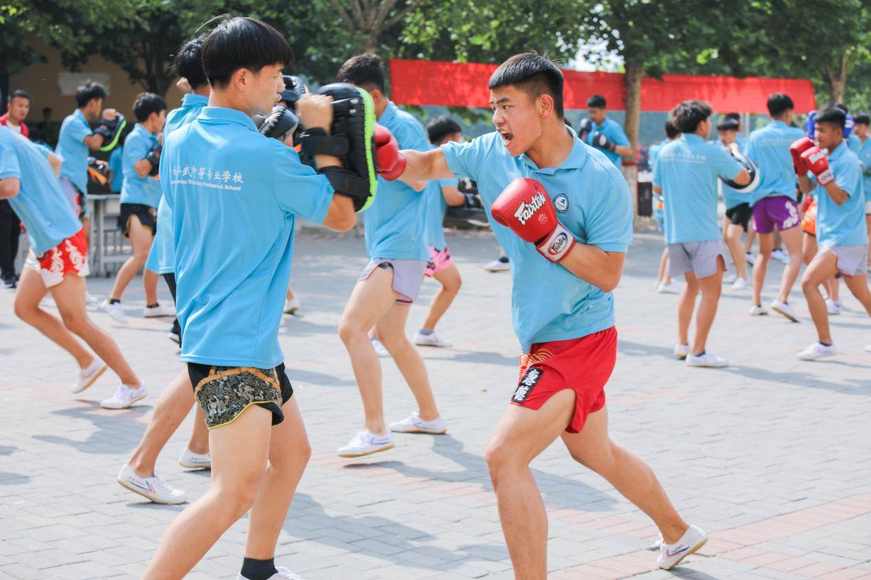 关于挑战的勇气:球队在关键比赛中展现出坚韧不拔的斗志的信息 关于挑战的勇气:球队在关键比赛中展现出坚韧不拔的斗志的信息