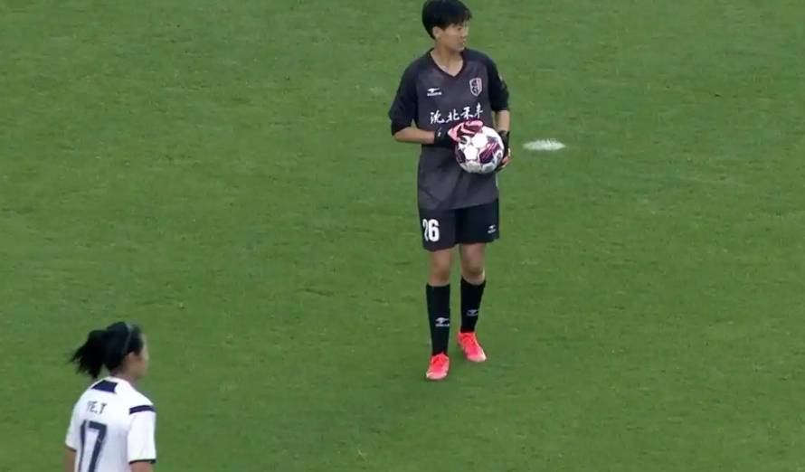 张某在女足比赛中表现出色,成为焦点 张某在女足比赛中表现出色,成为焦点